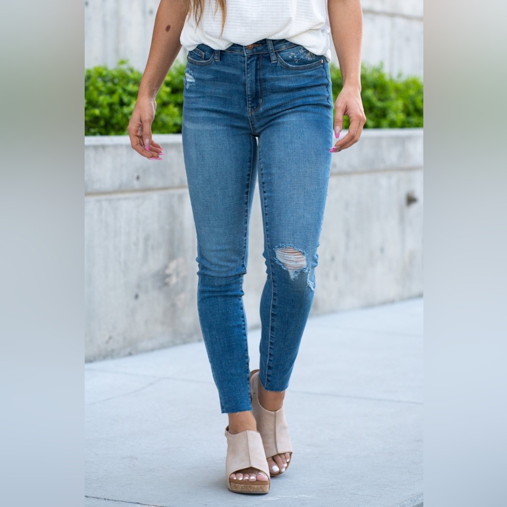 Judy Blue High Waisted Dandelion Embroidered High Rise Skinny 15/32